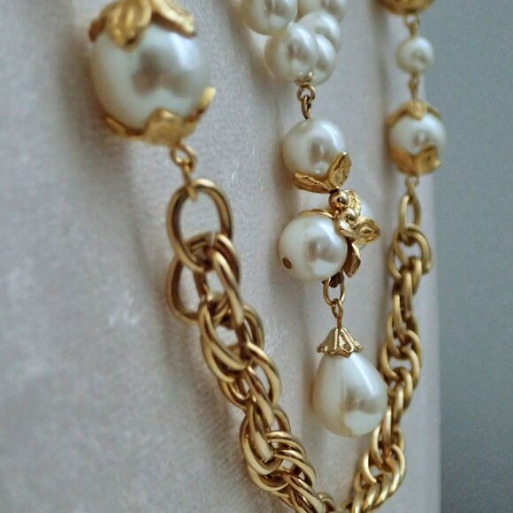 Unique-Vintage Faux Pearl Necklace with Cross - Picture 3 of 5